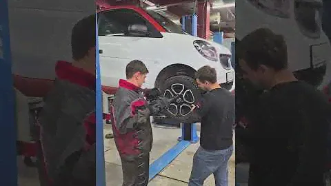 Автоцентр Аквариум, автомобиль SMART- обслуживание тормозов.