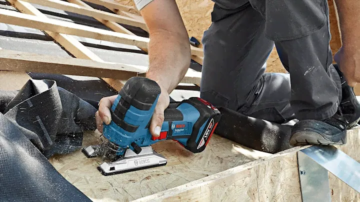 Bosch GST 18V LI S - Straight Handle Cordless Jigsaw in Action